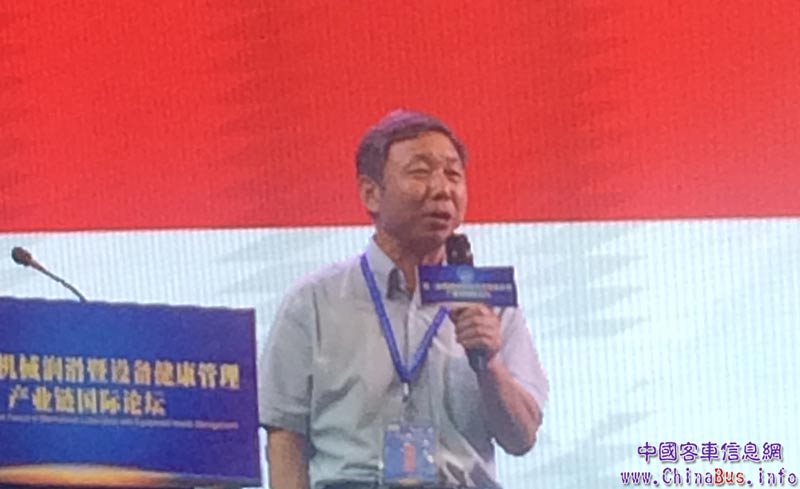 郑州奥特科技有限公司董事长赵大平以《轴承自动换脂技术简介与奥特科技发展战略》为题发表演讲。