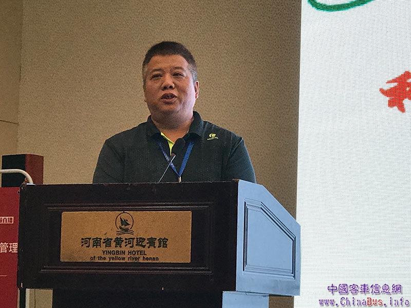 北京公共交通控股（集团）有限公司总工程师褚聚文以《科技引领 安全环保 共创双赢》为题做主题演讲