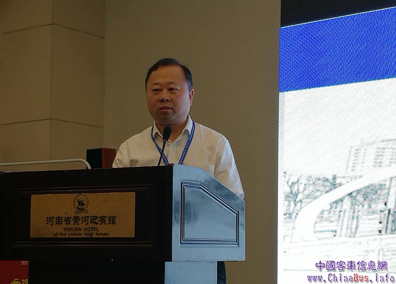 常州市公共交通集团副总经理朱向军做《集中润滑在常州公交的应用》专题演讲