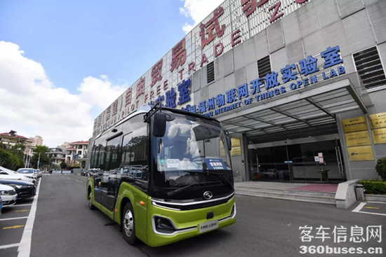 金龙逍遥穿梭于福建省首条5G智慧公交线上.png