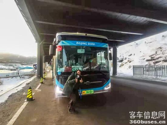 外国记者点赞中通客车.jpg