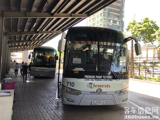 3 在菲律宾当地运营的金旅客车2.jpg
