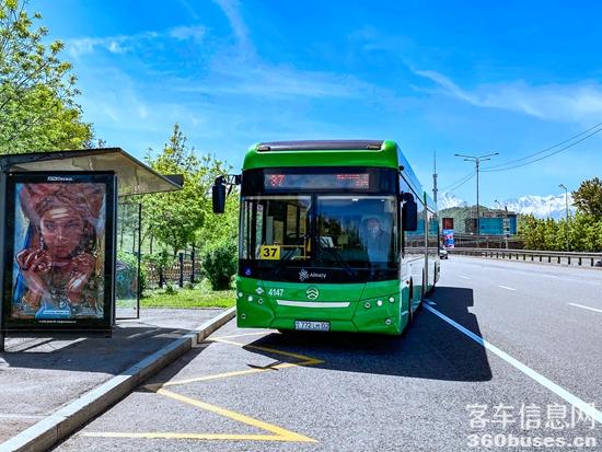 2 哈萨克斯坦的金旅客车.jpg