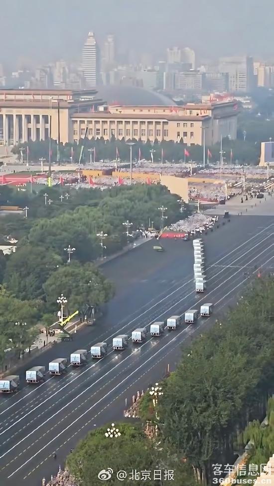 1、比亚迪纯电动环卫车清洁车队率先亮相.jpg