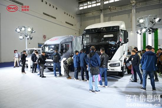 1762825409639935.jpg 4、混动轻卡T5、纯电动牵引车Q3.jpg