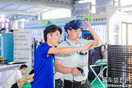新能源汽车产教融合活动区1.jpg
