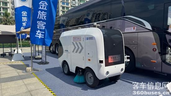 金旅自动清扫车.jpg