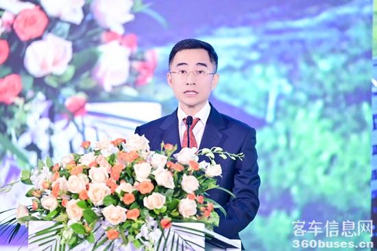 1786088870751089.jpg 2 金龙汽车集团副总裁、金旅客车党委书记、董事长彭东庆在发布会上致辞.jpg