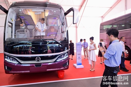 4 发布会现场的乾途样车.jpg