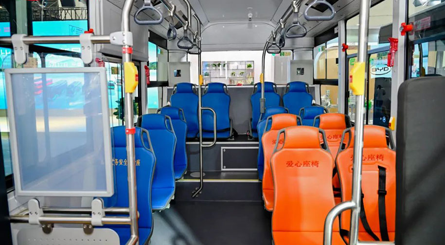 比亚迪纯电动公交车B7乘客区